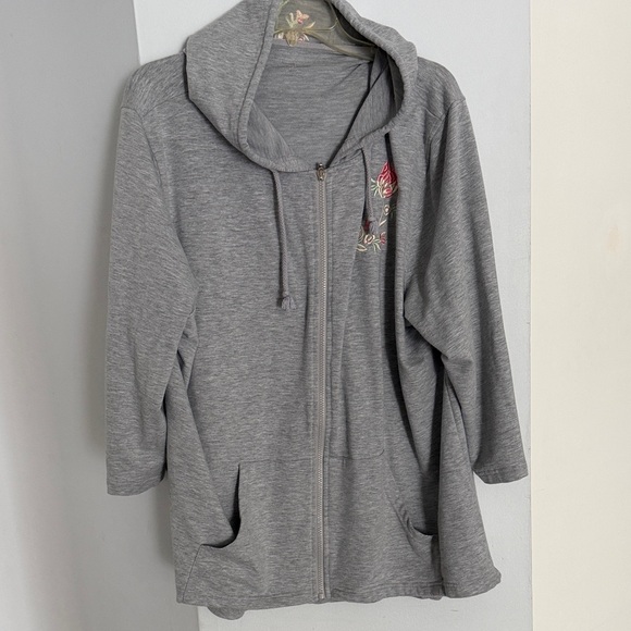 Princess Cruises 3pc Women's Gray Embroidered V-Neck Top, sleeveless top hoodie - Picture 4 of 6